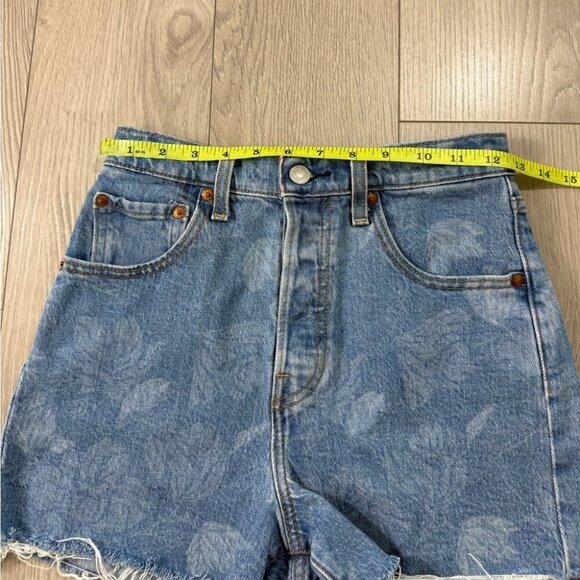 Levi's Ribcage Floral Print Jean Denim Shorts - Picture 12 of 14